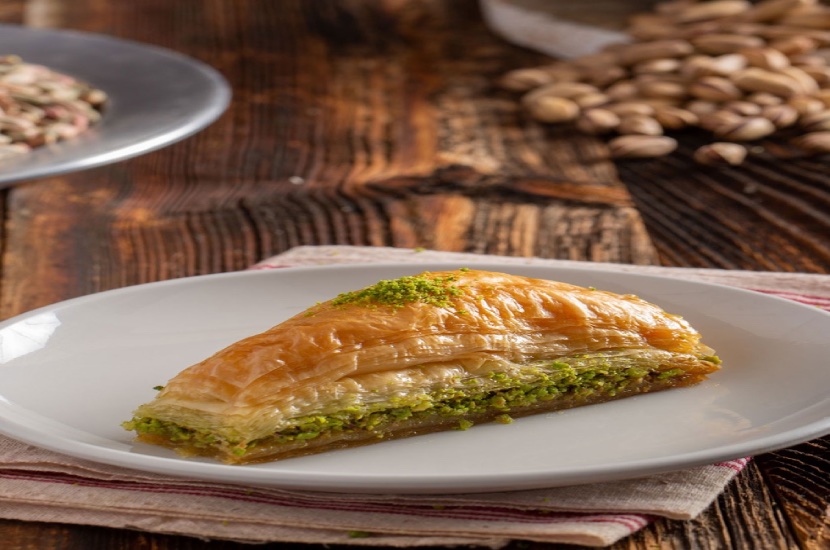 Antep Fıstıklı Baklava Çeşitleri – Fiyat, Özellik ve Lezzetler 2 zenka fistikli havuc dilimi 3 2