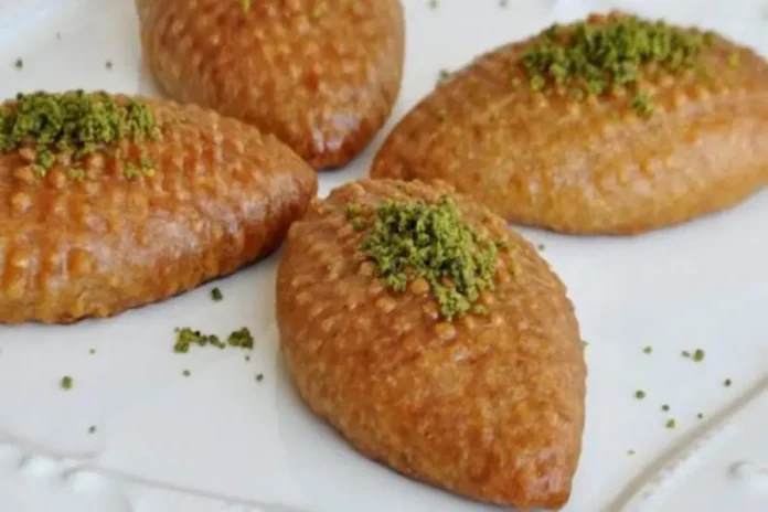 Kalburabastı tarifi ağızda dağılan cevizli şerbetli irmikli geleneksel Türk tatlısı