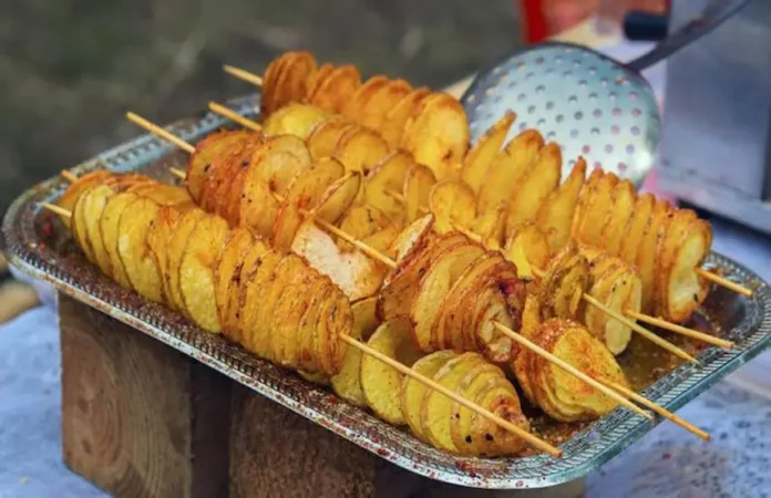 Evde çubukta patates tarifi aparatsız spiral kesim tekniği çıtır baharat sosu