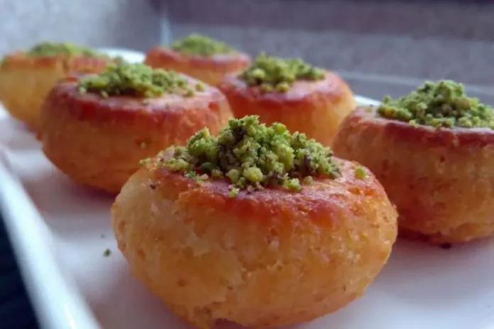 Baba tatlısı tarifi puf puf kabarık şerbetli yumuşak geleneksel Türk tatlısı hindistan cevizli