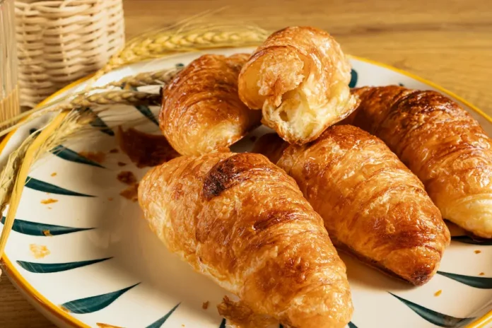 Buzluk böreği tarifi çıtır çıtır kabarık peynirli kat kat dondurucudan pratik börek