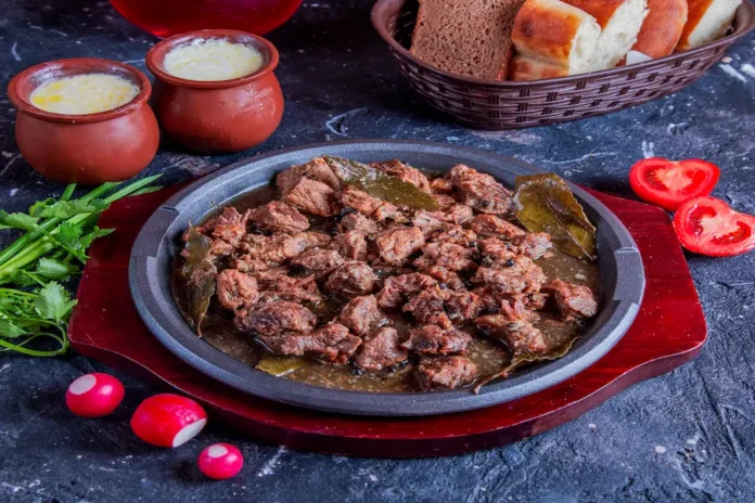 Kavurma tarifi kurban eti lokum gibi yumuşak iç yağlı kısık ateşte pişirme bayram yemeği