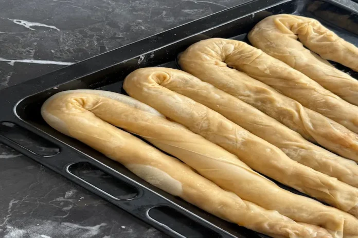 Kol böreği tarifi baklava yufkasından çıtır çıtır peynirli kıymalı altın sarısı börek