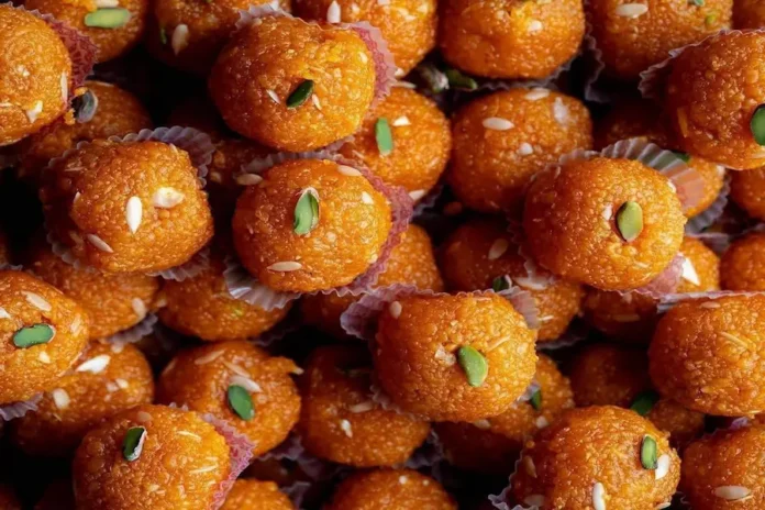 Besan ladoo tarifi Hint mutfağı nohut unu kakule ghee ağızda eriyen geleneksel tatlı