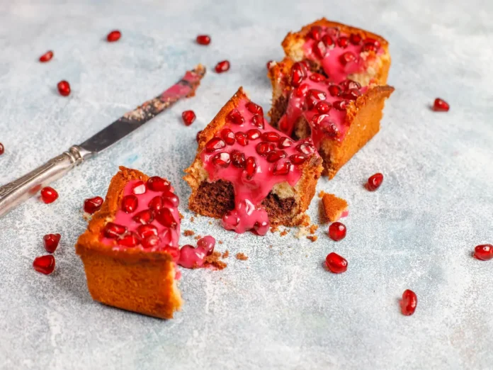 Narlı cheesecake nasıl yapılır — buzdolabında pişirmeden nar pelteli tarif